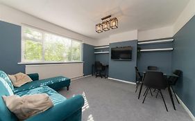 Vibrant & Stylish Mill Hill East Pad
